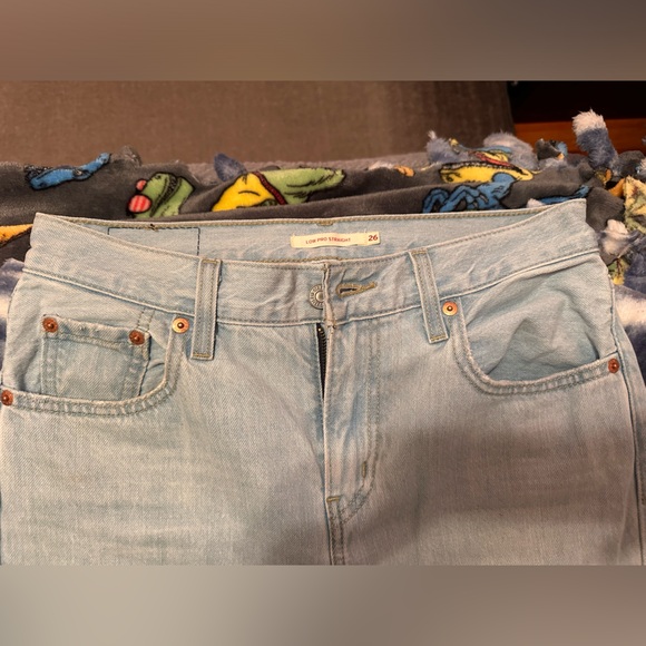 Women’s Levi Low Pro Straight Jeans - Picture 2 of 3